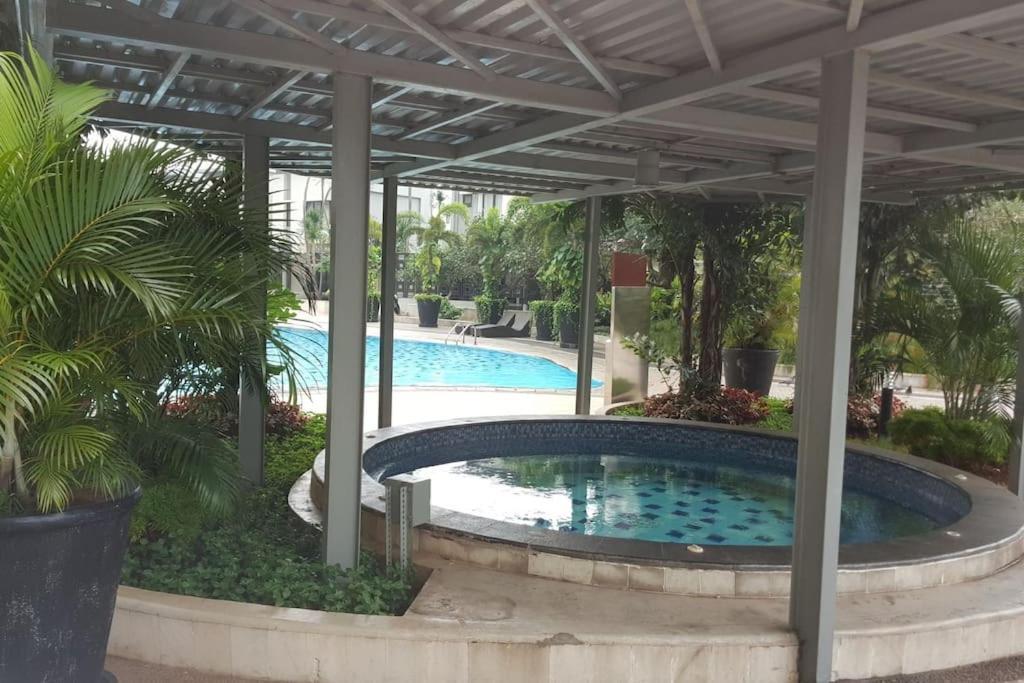 Apartemen Thamrin Mall 1 Bedroom Direct To Mall & Free Wifi,rooftop Pool,gym,jacuzzi *
